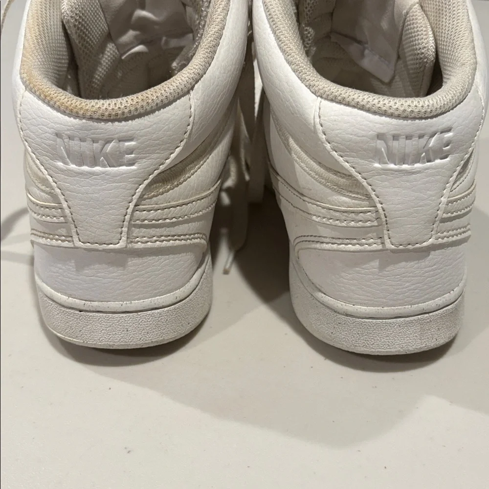 Nike Women’s Nike Court Vision Mid Sneaker. Size 7. White